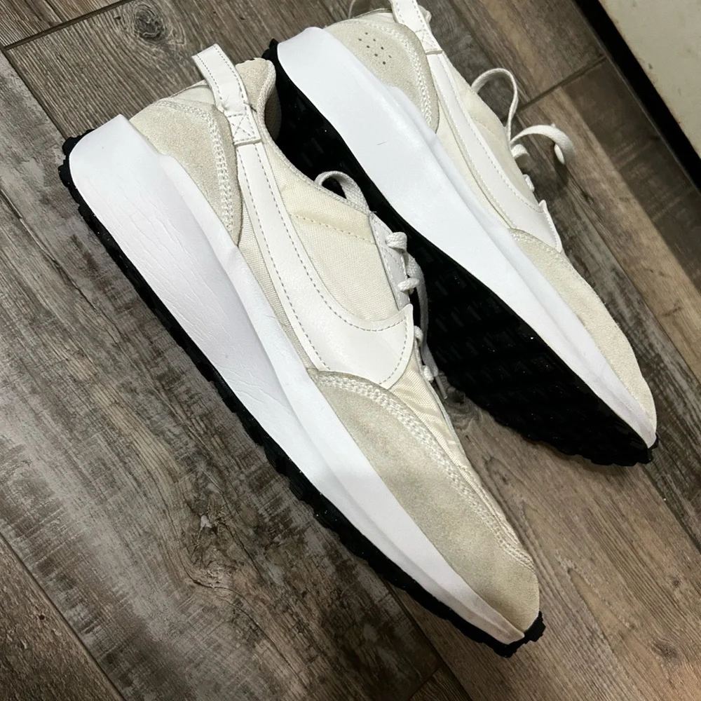 Nike Sneakers in White Waffle Debut sneaker shoes